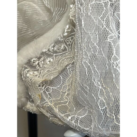 Beautiful Collectible Bride‎ Porcelain Doll On Stand - 22 inches - Picture 8 of 8